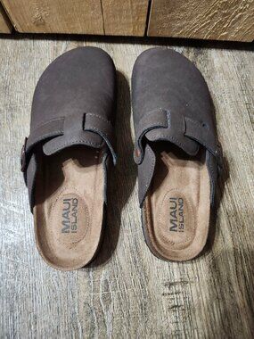 Maui Island mans slip on shoes  size 11